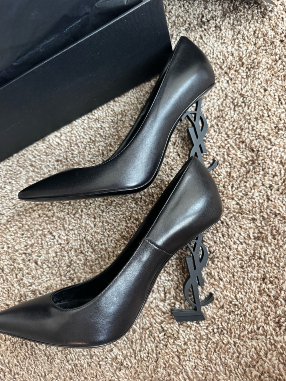 Saint Laurent Black Leather Logo-Detail Pointed Pumps